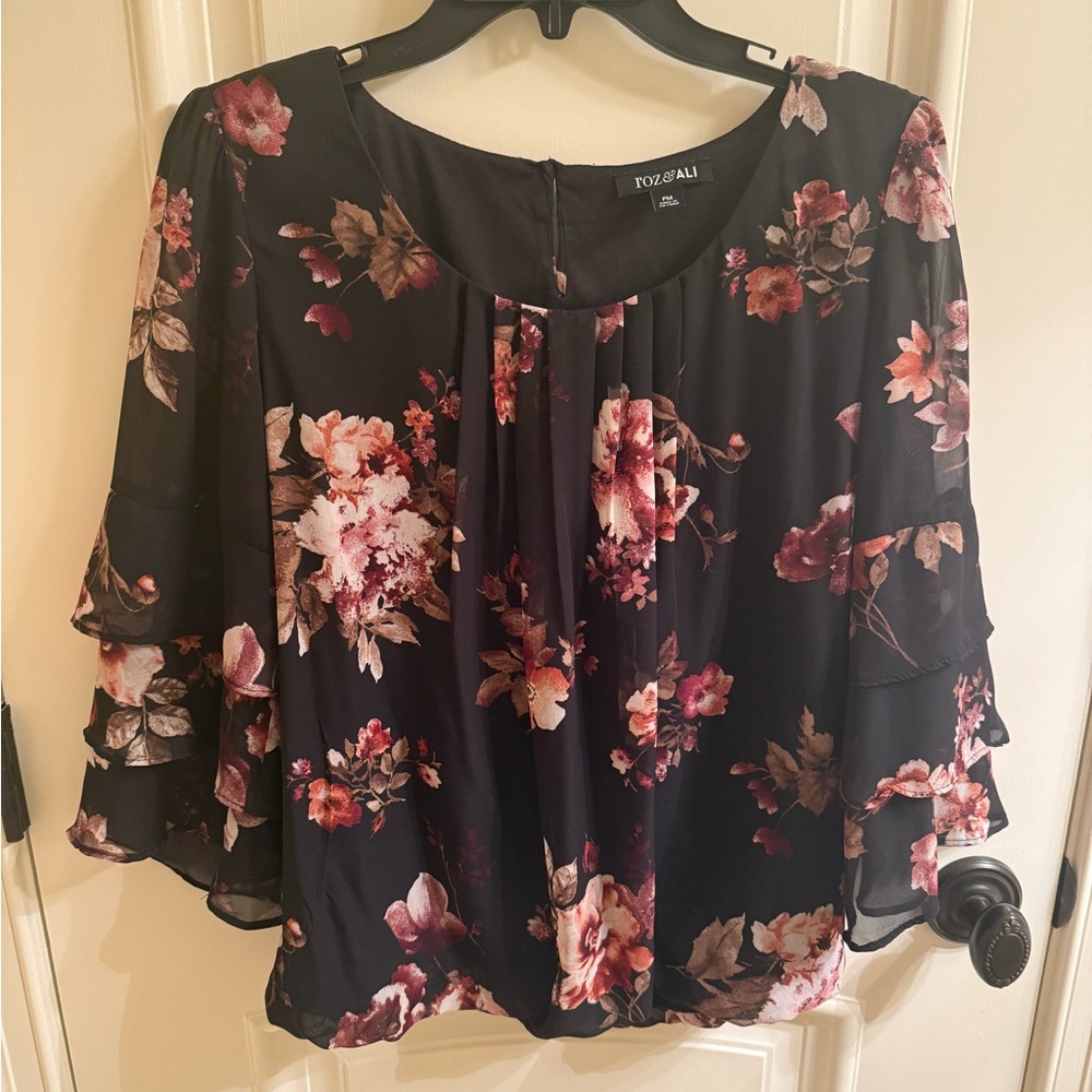 Roz&ALI black and light pink floral women's blouse - petite medium (PM)